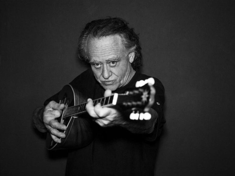 Νίκος Καλογερόπουλος: Η απίστευτη αμοιβή των 300.000, ο αφορισμός από την εκκλησία, τα κυκλώματα και η ζωή στα χωράφια