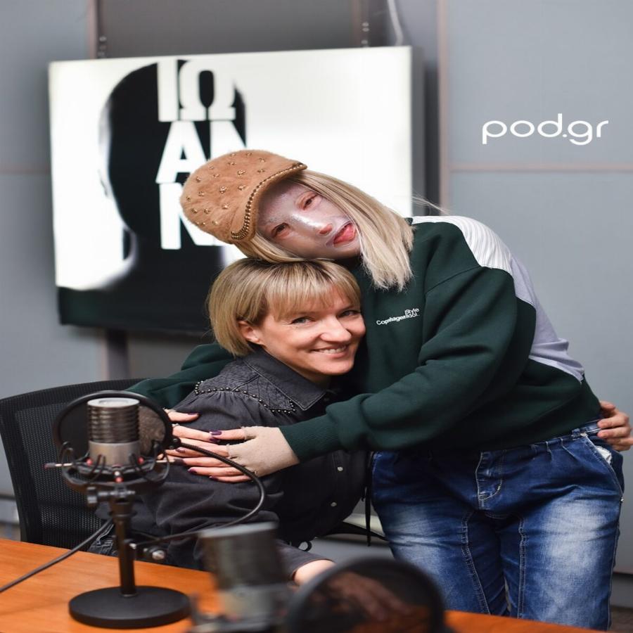 «Μετράμε 18 γυναικοκτονίες στην Ελλάδα»: Η συνάντηση της Ιωάννας Παλιοσπύρου με τη μητέρα της αδικοχαμένης Γαρυφαλλιάς