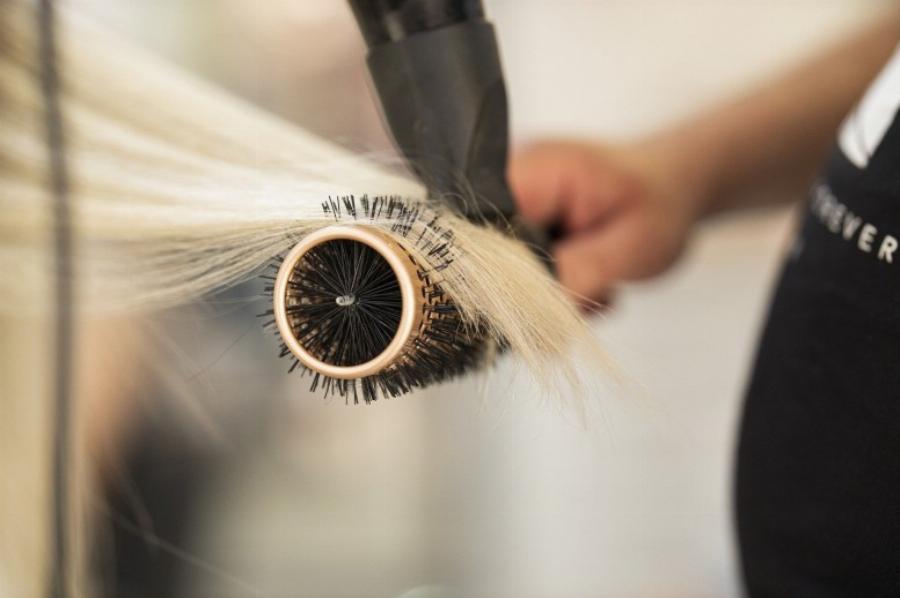 Άδωνις Γεωργιάδης: «Έρχονται πρόστιμα στις διαφημίσεις κατ’ οίκον υπηρεσιών κομμωτικής»