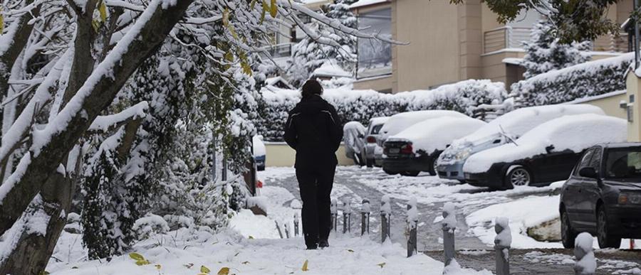 Έρχεται χιονιάς σε δύο φάσεις με απρόβλεπτα φαινόμενα στην Αττική – Ποιες περιοχές θα ντυθούν στα λευκά