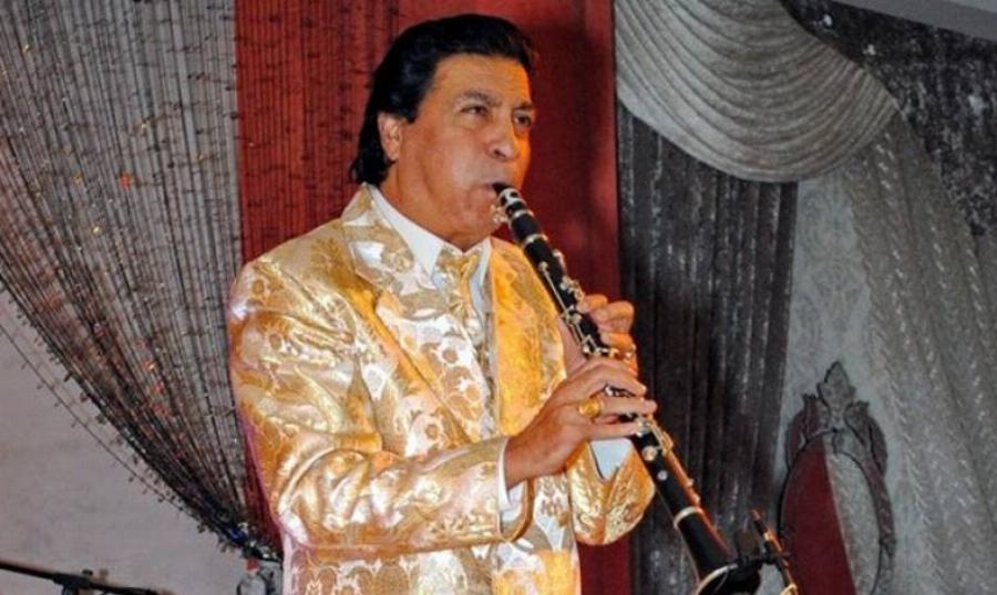 Γιώργος Μάγκας: Ο τσιγγάνος με τη διεθνή καριέρα, ο πατέρας που τον ήθελε γιατρό, τα αστραφτερά κοστούμια, οι γυναίκες και η θρησκεία