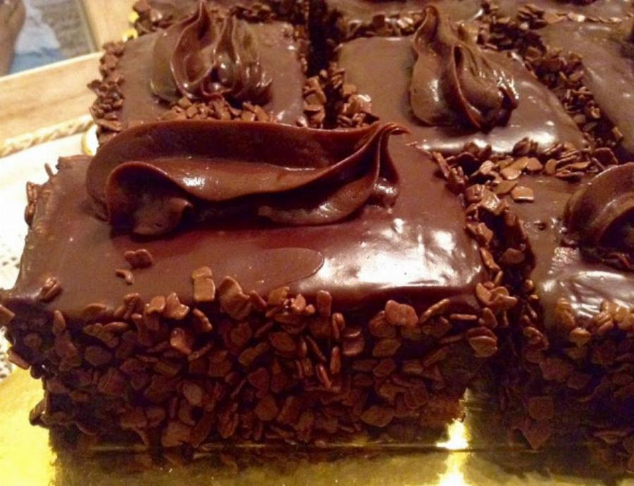 Πεντανόστιμη και πανεύκολη Τούρτα με σοκολάτα Γκανάζ: Θα την εξαφανίσεις στο άψε σβήσε