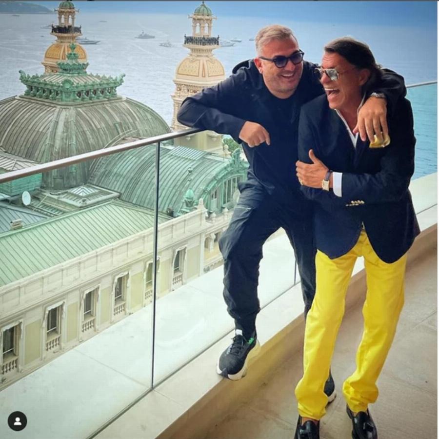 Ρέμος – Ψινάκης: Ποζάρουν μαζί στο Μόντε Κάρλο στο χλιδάτο Hotel de Paris