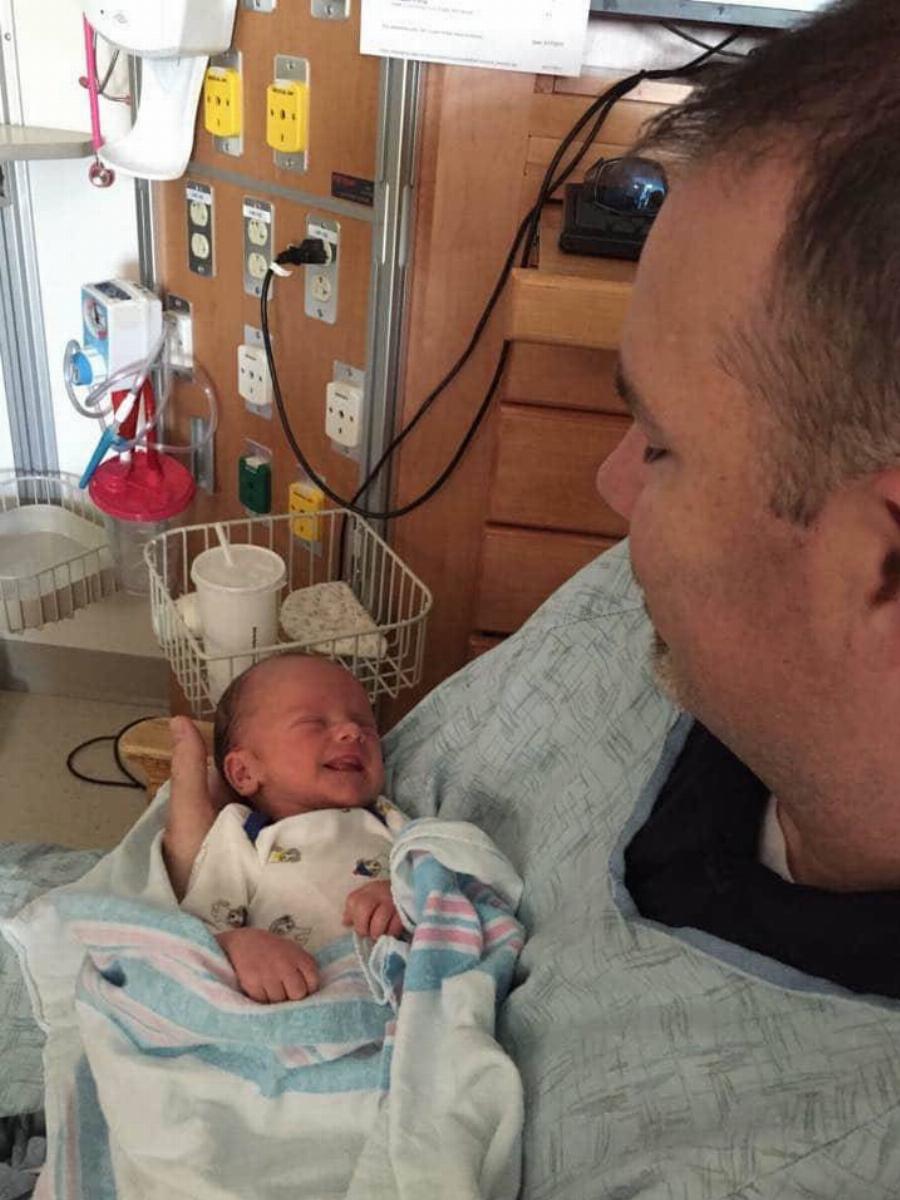 Απίστευτη είδηση: 8+1 πρόωρα μωράκια χαμογελούν γιατί βγήκαν νικητές