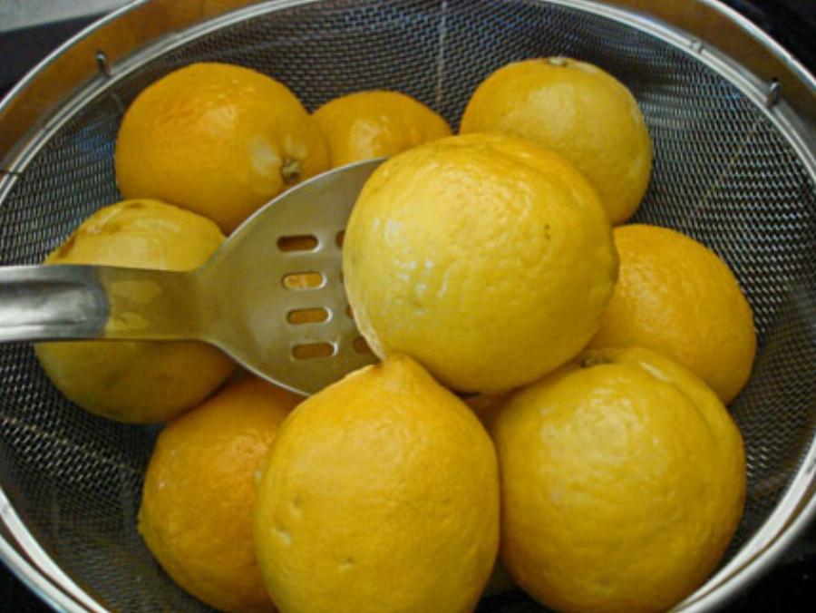 “Αποφάσισα να πίνω ζεστό νερό με λεμόνι για μία εβδομάδα και αυτά ήταν τα αποτελέσματα”