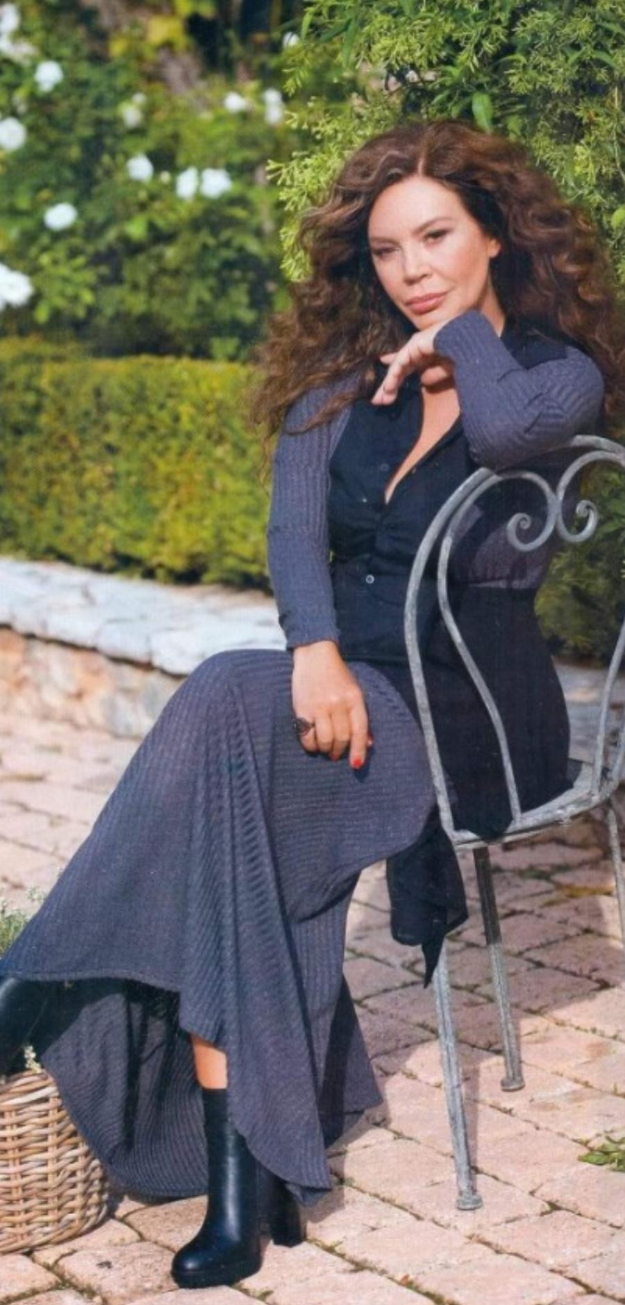 Ελένη Δήμου: Τα 31 χρόνια γάμου με Άκη Γκολφίδη, η ομοιότητα με το παιδί της και η τραγική απώλεια που την σημάδεψε