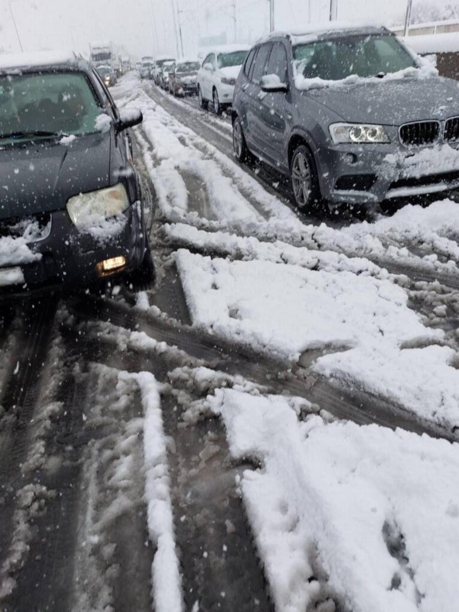 Αττική οδός σήμερα: Οδηγοί με οικογένειες 5 ώρες εγκλωβισμένοι – Μωρά κλαίνε, γυναίκες λιποθυμούν
