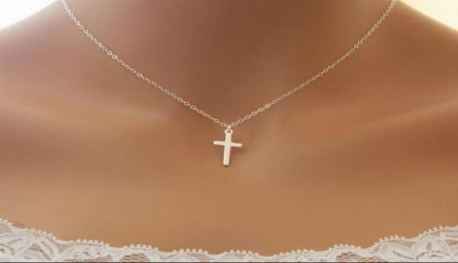 Όλοι όσοι φοράνε Σταυρό στο λαιμό γλυτώνουν από πολλές δυσκολίες