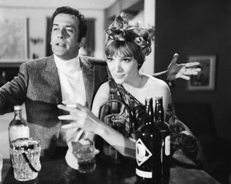 Μάρω Κοντού: Η κομψή σταρ του σινεμά με το Dior Νυφικό, ο γάμος με τον Ντιντή και η απιστία με την Βουγιουκλάκη