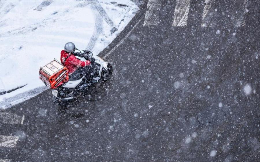 “Να σταματήσει η διανομή λόγω κρύου και παγετού”
