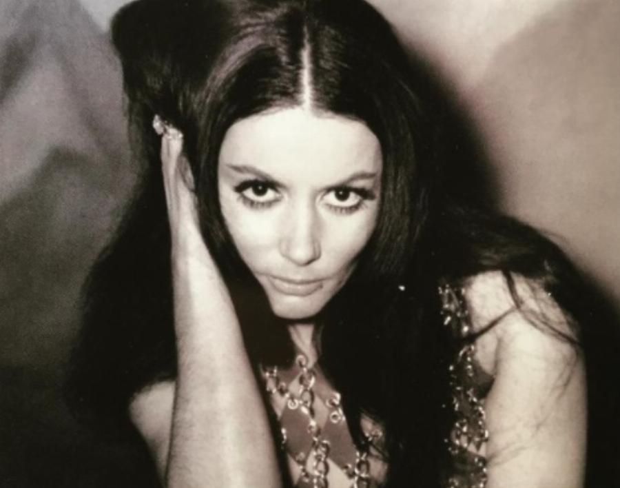 Ζωζώ Σαπουντζάκη: Η σπάνια εικόνα από τον πρώτο της γάμο που αποκάλυψε την πραγματική της ηλικία