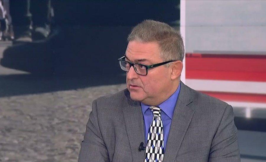 Θεόδωρος Βασιλακόπουλος: «Να ανοίξουν κανονικά τα σχολεία, να “κλειστούν” οι ανεμβολίαστοι»