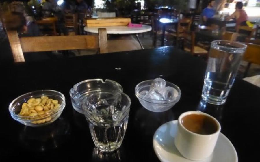 39χρονος κατέρρευσε και έπεσε νεκρός ενώ έπινε καφέ σε καφενείο στο Ηράκλειο