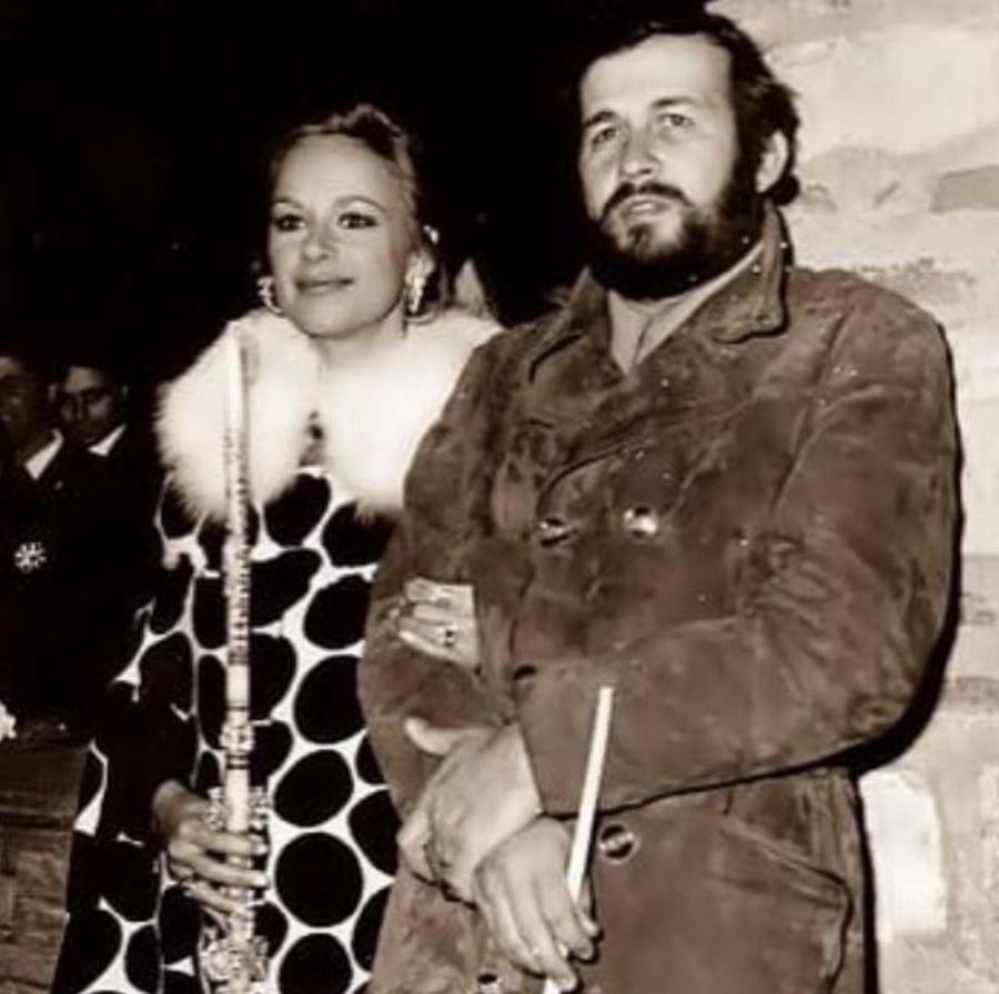 Πάσχα 1971: Η vintage φωτογραφία της Βουγιουκλάκη με τον Παπαμιχαήλ από την Ανάσταση της εποχής