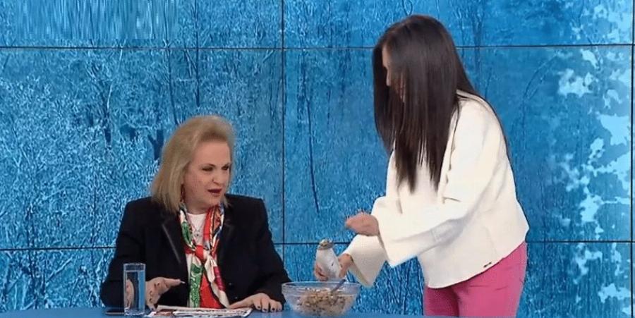 «Θα σοβαρευτείτε ή να φύγω;»: Έξαλλη η Ματίνα Παγώνη με την Ανθή Βούλγαρη που την κέρασε κόλλυβα