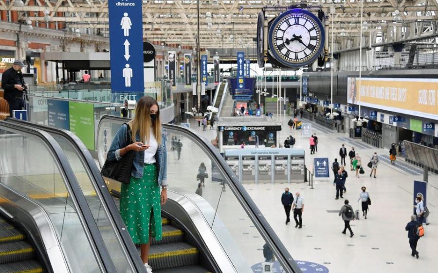 Τέλος η υποχρεωτική μάσκα, η τηλεργασία και το πάσο Covid στη Βρετανία – Η ανακοίνωση του Μπόρις Τζόνσον