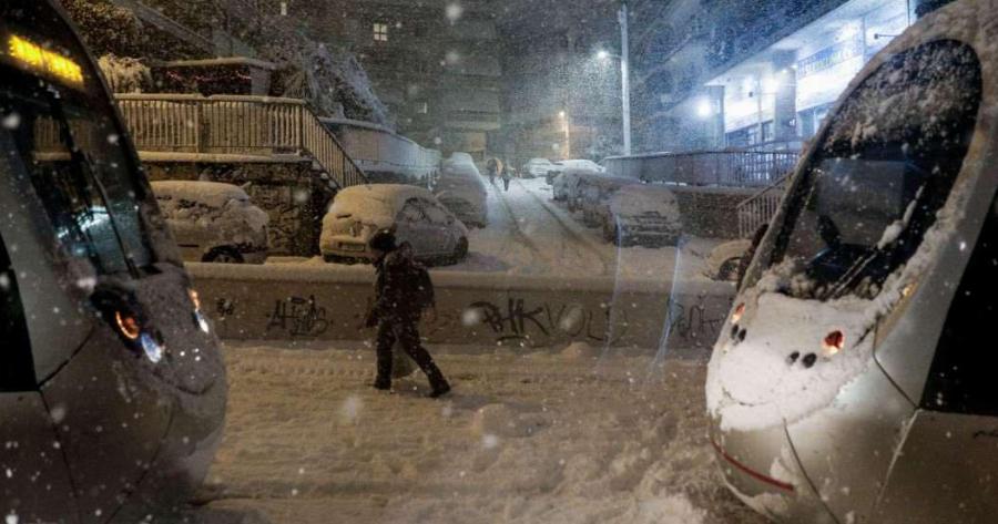 Ο ορισμός του ήρωα: Γιατρός περπάτησε 5 ολόκληρα χιλιόμετρα για να κάνει εφημερία