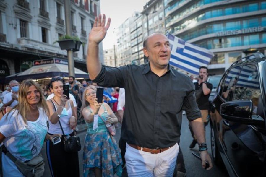 Φαίδων Βόβολης: “Δεν είναι γριπούλα, η covid σκοτώνει”, λέει ύστερα από 9 ημέρες βαριάς νοσηλείας με κορωνοιό”