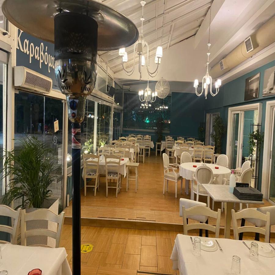 Θεσσαλονίκη: Μαθήματα ανθρωπιάς από ένα εστιατόριο που προσφέρει φιλοξενία και ζέστη σε άστεγους