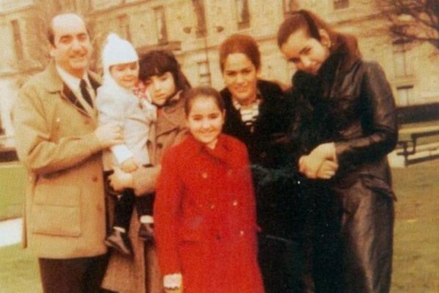 Σπάνιες και αδημοσίευτές φωτογραφίες των πολιτικών στα παιδικά τους χρόνια