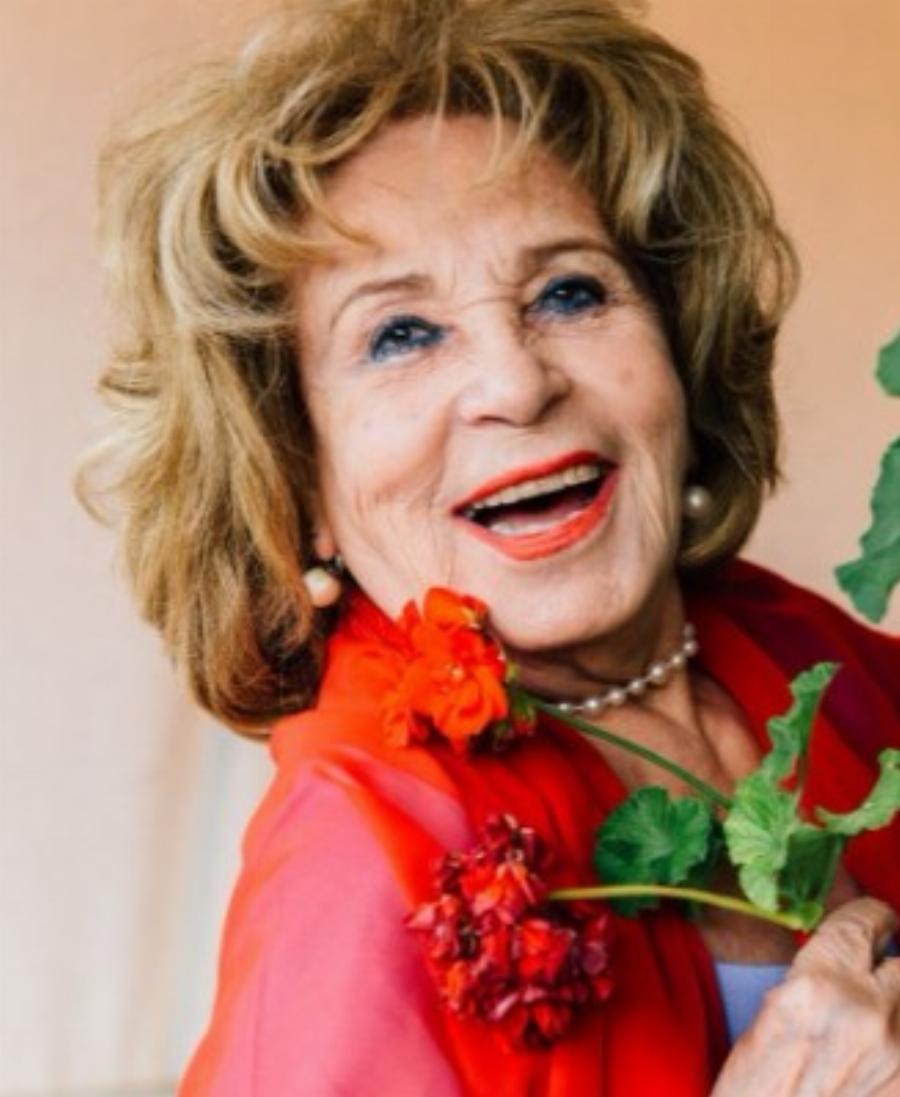 Δέσποινα Στυλιανοπούλου: «Φοβάμαι. Είμαι κλεισμένη σε ένα δωμάτιο και προσεύχομαι»