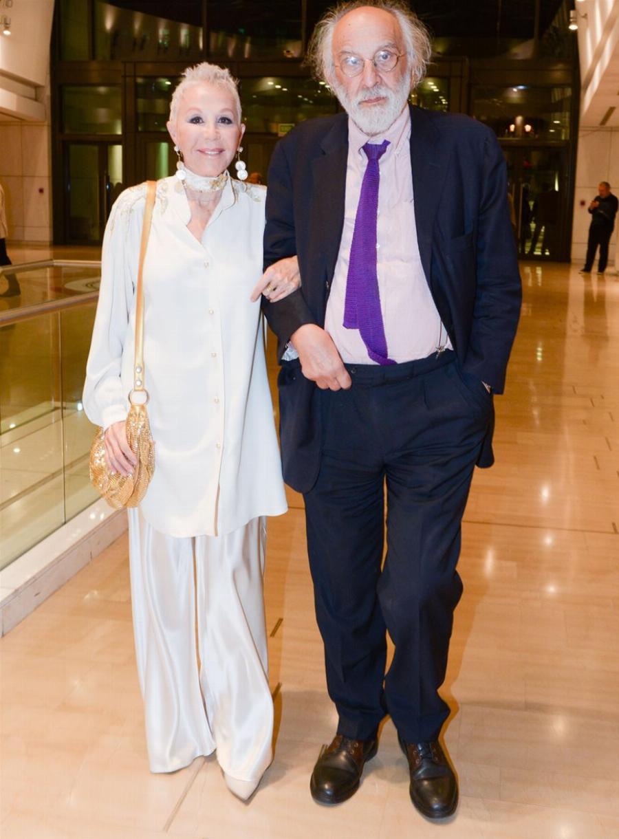 Ζωή Λάσκαρη: Οι σπάνιες εικόνες από τον πρώτο γάμο της με τον Πέτρο Κουτουμάνο και το ονειρεμένο νυφικό