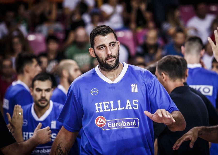 Έλληνας μάγκας: Ο Γιάννης Μπουρούσης ρυμούλκησε ακινητοποιημένα αυτοκίνητα λόγω της κακοκαιρίας