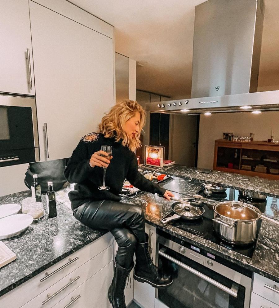 Μαρία Ηλιάκη: Το υπέροχο διαμέρισμα στην Ελβετία, η μοντέρνα κουζίνα και οι πιο όμορφες γωνίες