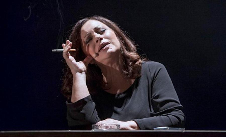 Χάρις Αλεξίου: «Αρρώστια η μοναξιά. Ο γιος μου με προσέχει και με φροντίζει, με αγαπάει και τον καμαρώνω»