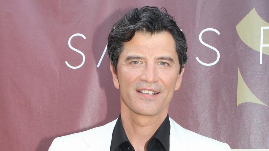 Ο Σάκης Ρουβάς έγινε 50 ετών: Το δώρο τεράστιας αξίας της Κάτιας Ζυγούλη που έγινε μάλιστα ειδική παραγγελία