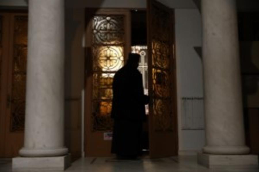 Κορονοϊός: Πέθανε σε ηλικία 49 ετών ένας ανεμβολίαστος ιερέας και πατέρας τριών παιδιών