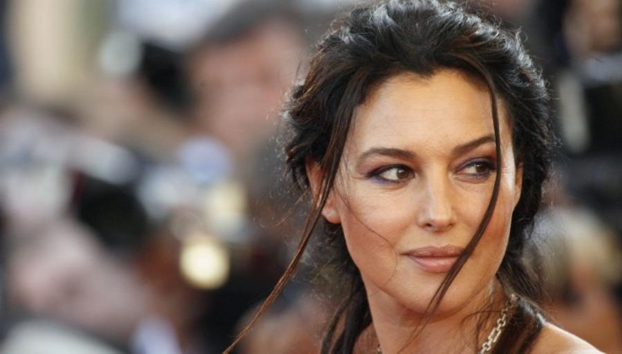 Μόνικα Μπελούτσι: «Θέλω να γεράσω όμορφα. Πάντα ήμουν μία γυναίκα με καμπύλες, ποτέ πολύ αδύνατη, αυτή είναι η φύση μου»