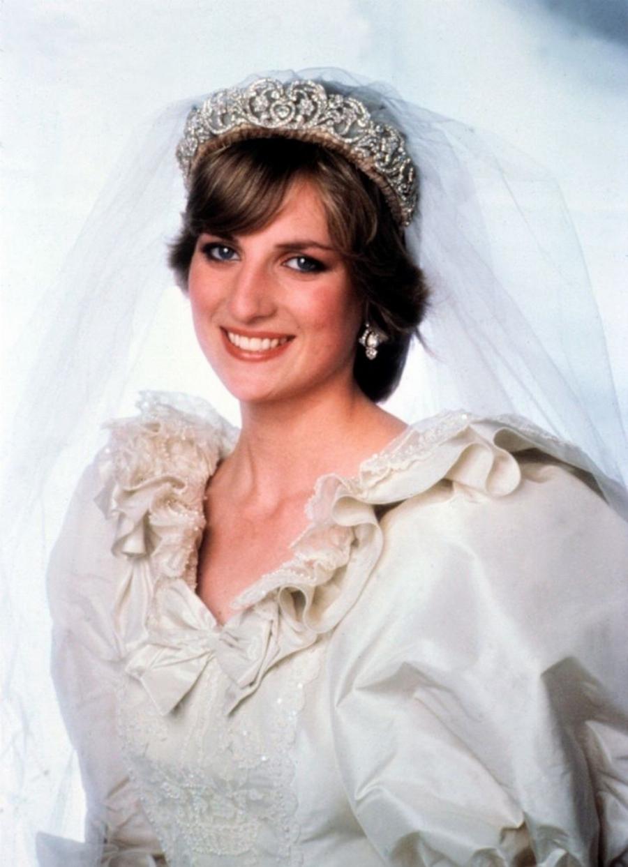 Πριγκίπισσα Νταϊάνα: Τα 6 χαρακτηριστικά της εμφάνισής της, που ποτέ δεν αποδέχτηκε – Οι τρόποι που προσπαθούσε πάντα να τα κρύβει