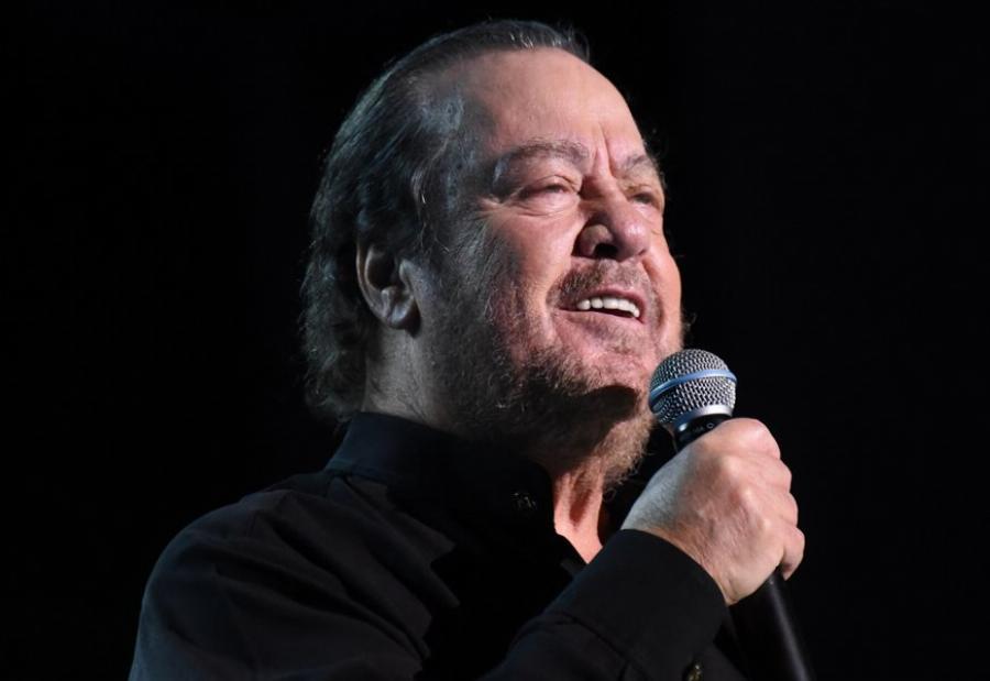 Γιάννης Πάριος: Το ξεκίνημά του στη μουσική, οι 2 γάμοι του, τα 4 παιδιά, η σχέση με τις πρώην συζύγους και η νέα του σύντροφος