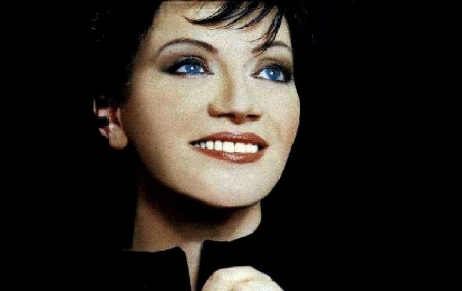 Μαλβίνα Κάραλη: Η σπουδαία Ελληνίδα δημοσιογράφος, οι 2 γάμοι, τα 3 παιδιά, οι αξέχαστες ατάκες και το πρόωρο τέλος της