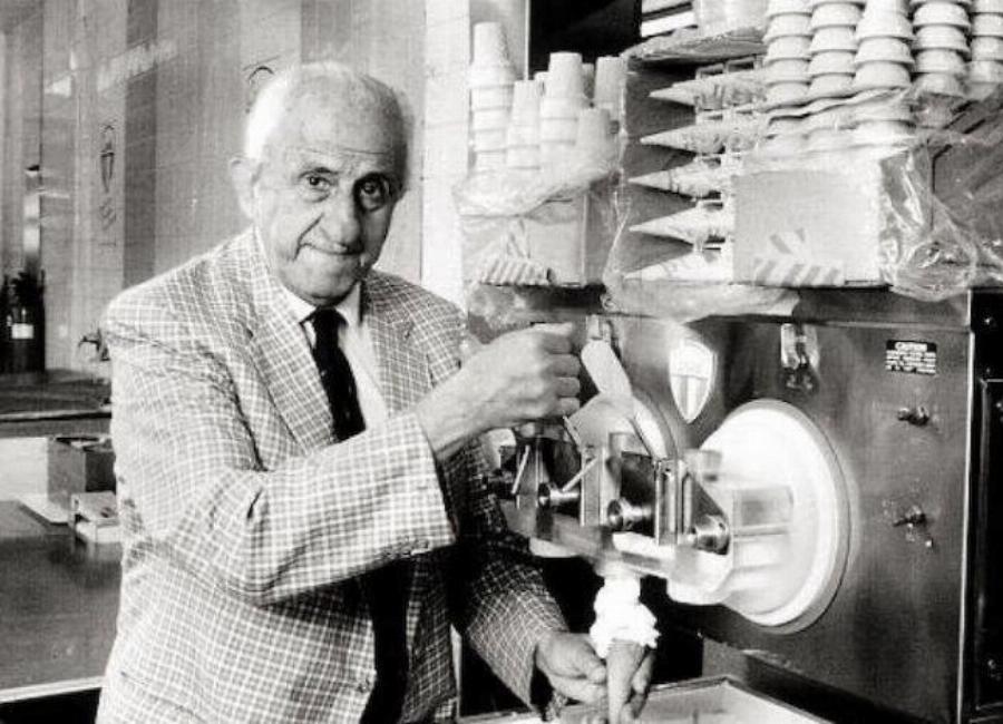 Θωμάς Καρβέλας: Η πατέντα των δισεκατομμυρίων που ξεκίνησε με ένα σκασμένο λάστιχο και τα μυστικά της μεγάλης επιχείρησης