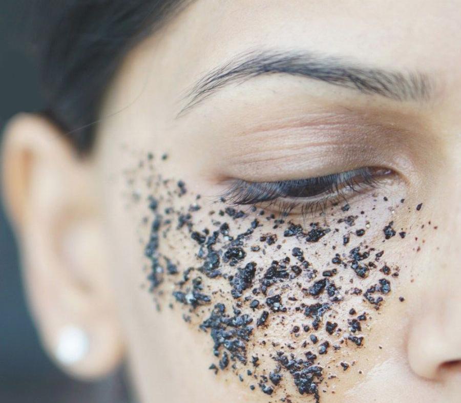 Συμβουλές ομορφιάς: Τα 12 εύκολα κόλπα για να δείχνετε φρέσκες και πιο νέες