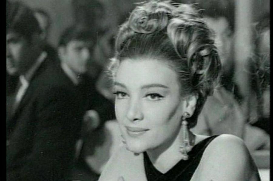 Μάρω Κοντού: Η κομψή σταρ του σινεμά με το Dior Νυφικό, ο γάμος με τον Ντιντή και η απιστία με την Βουγιουκλάκη