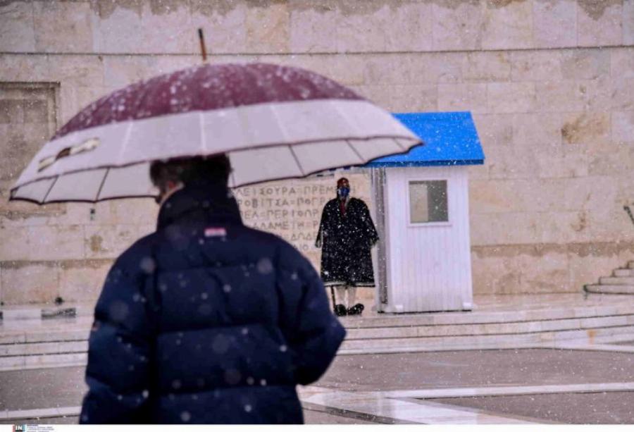 Λάμπρος Πάλλας: Αυτός είναι το παλικάρι Εύζωνας που στεκόταν προσοχή σε πρωτόγνωρες συνθήκες