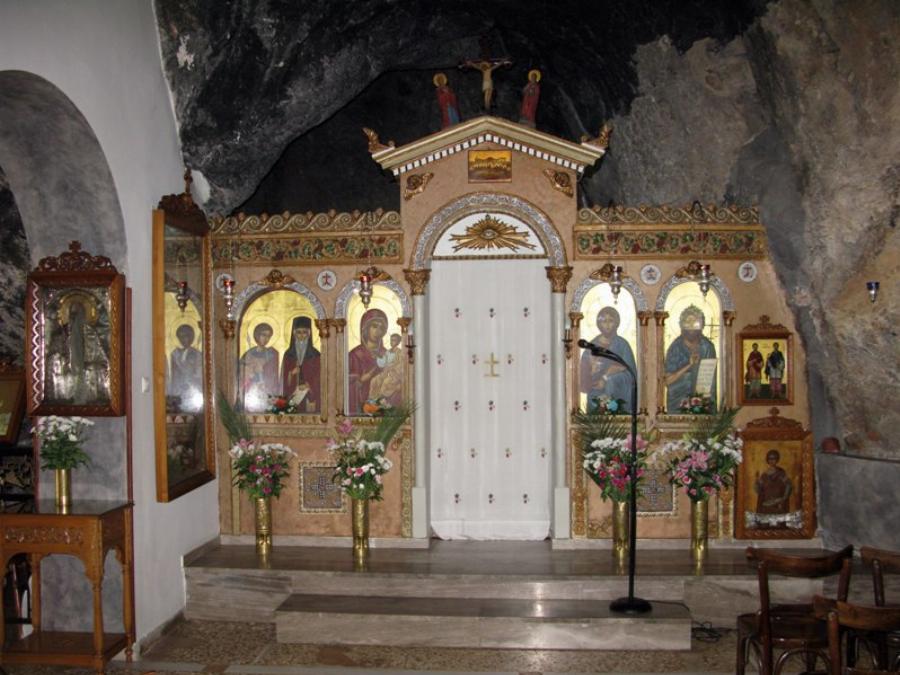 Λυκαβηττός: Ο Τίμιος Σταυρός θεράπευσε γυναίκα και περπάτησε