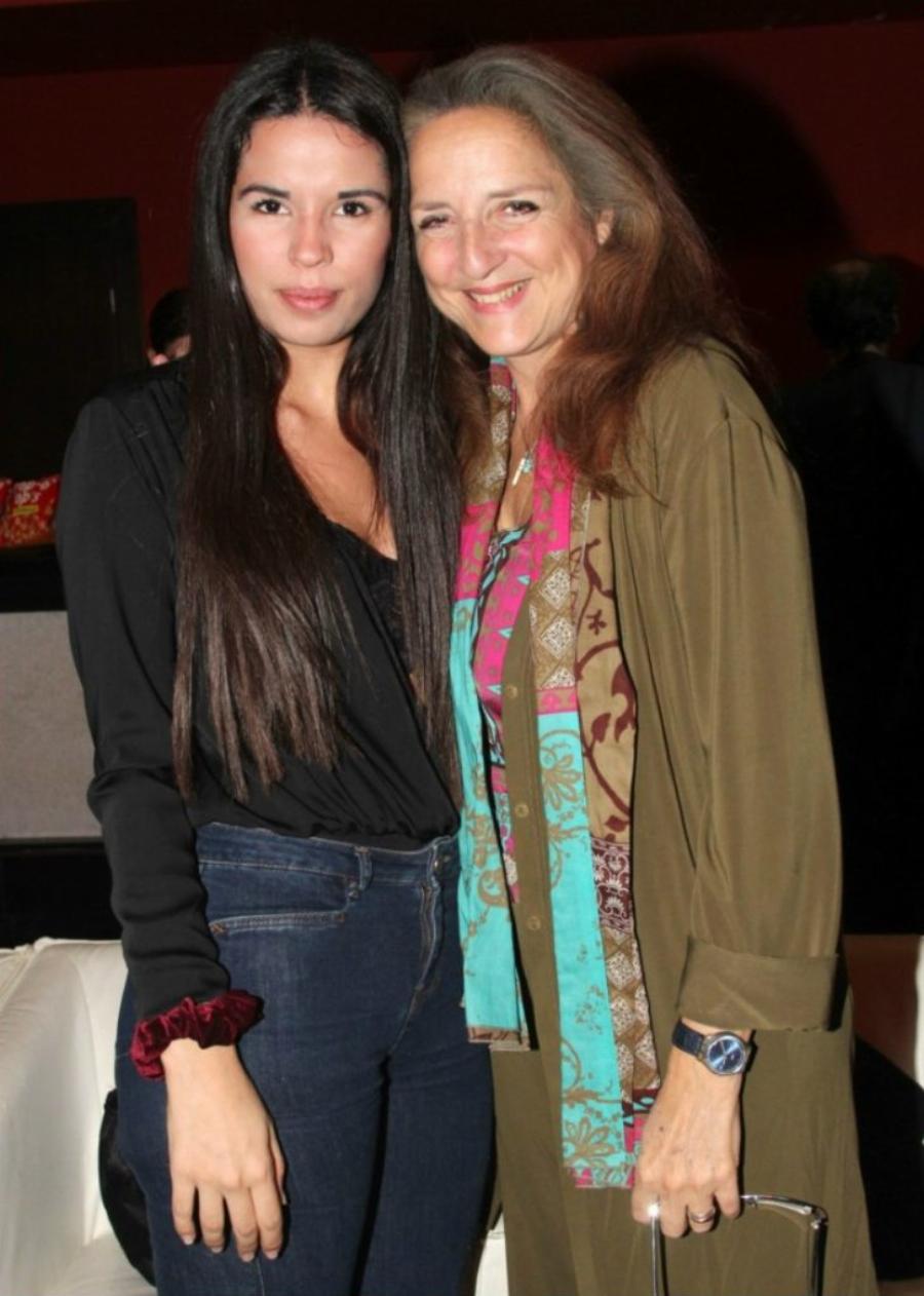 Νόνικα Γαληνέα: Η πανέμορφη εγγονή της, Νόνικα Τσαπέλα, είναι 26 χρονών και κληρονόμησε το ταλέντο της γιαγιάς της