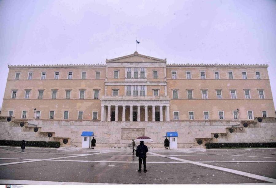 Λάμπρος Πάλλας: Αυτός είναι το παλικάρι Εύζωνας που στεκόταν προσοχή σε πρωτόγνωρες συνθήκες