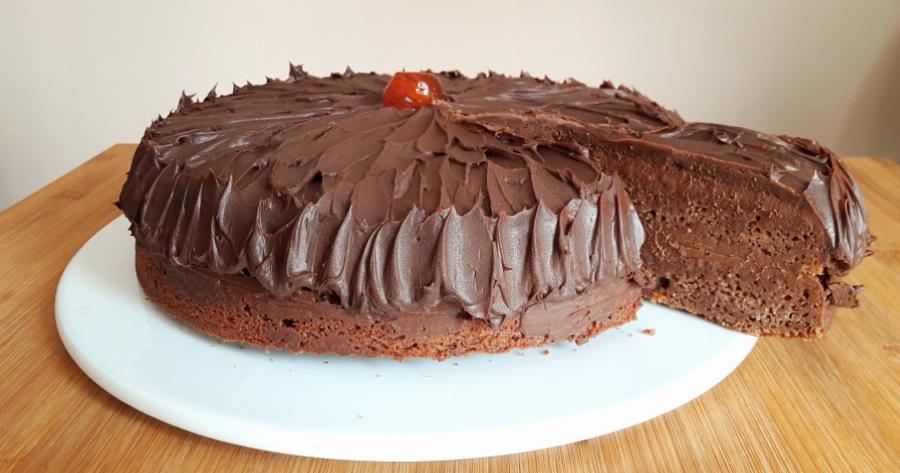Πεντανόστιμη και πανεύκολη Τούρτα με σοκολάτα Γκανάζ: Θα την εξαφανίσεις στο άψε σβήσε