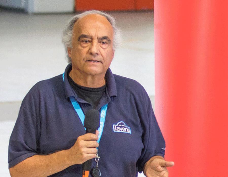 «Έκρηξη» Ιαβέρη: «Ο Έλληνας τρίβλακας οδηγός με κινητό, τσιγάρο και καφέ!»