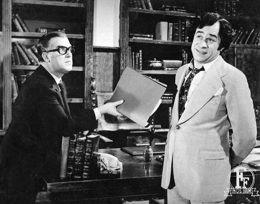 Χρόνης Εξαρχάκος: Η μοναξιά, η αναπηρία της μητέρας του, η καταπίεση, ο καρκίνος, και ο πρόωρος θάνατος