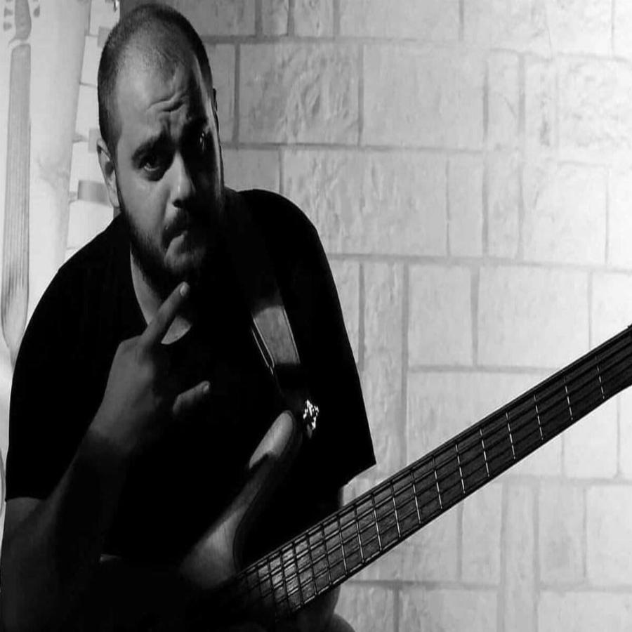 Θλίψη και θρήνος για τον 27χρονο Αποστόλη που πέθανε ξαφνικά ενώ έπινε καφέ με φίλους του