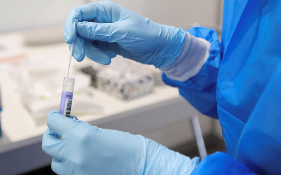 Τα νέα δεδομένα για την μετάλλαξη όμικρον: «Το ίδιο άτομο μπορεί να μολυνθεί 4 και 5 φορές»