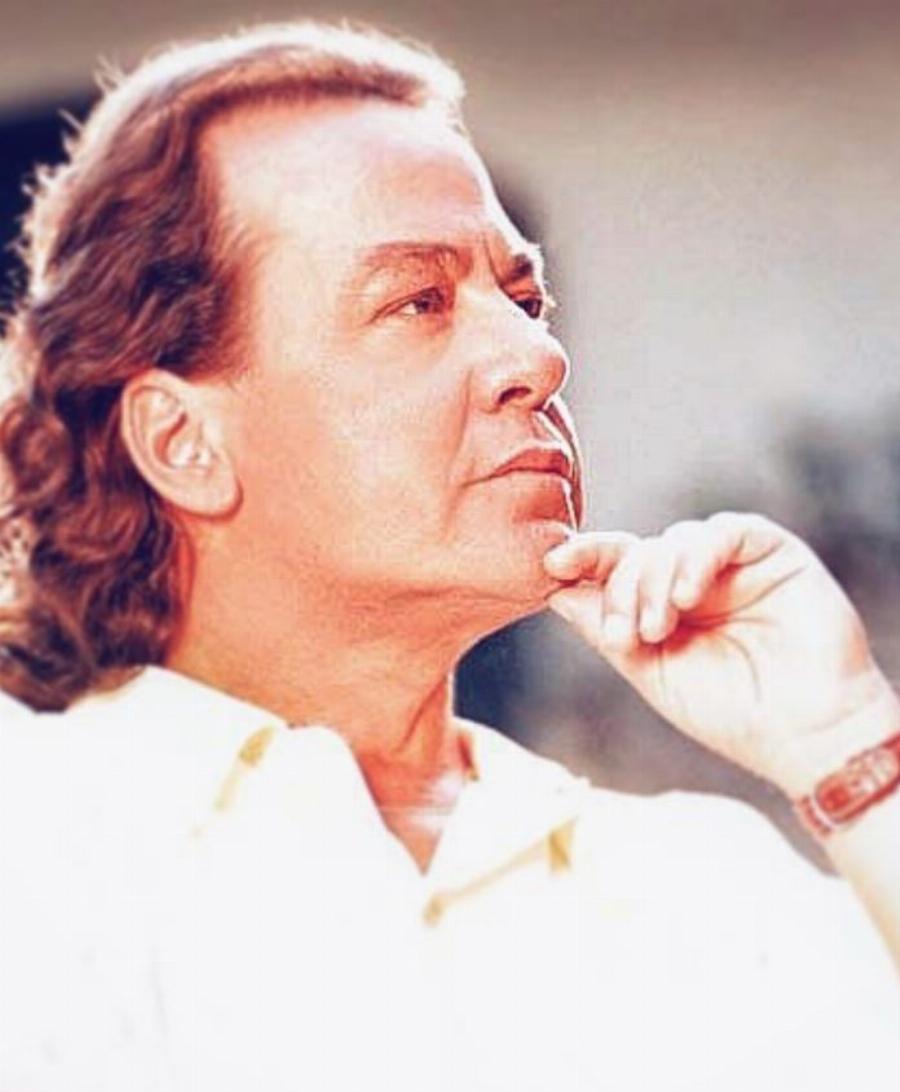 Γιάννης Πάριος: Η νέα σύντροφος του, η προσωπική του ζωή και τα πρώτα του βήματα στην μουσική