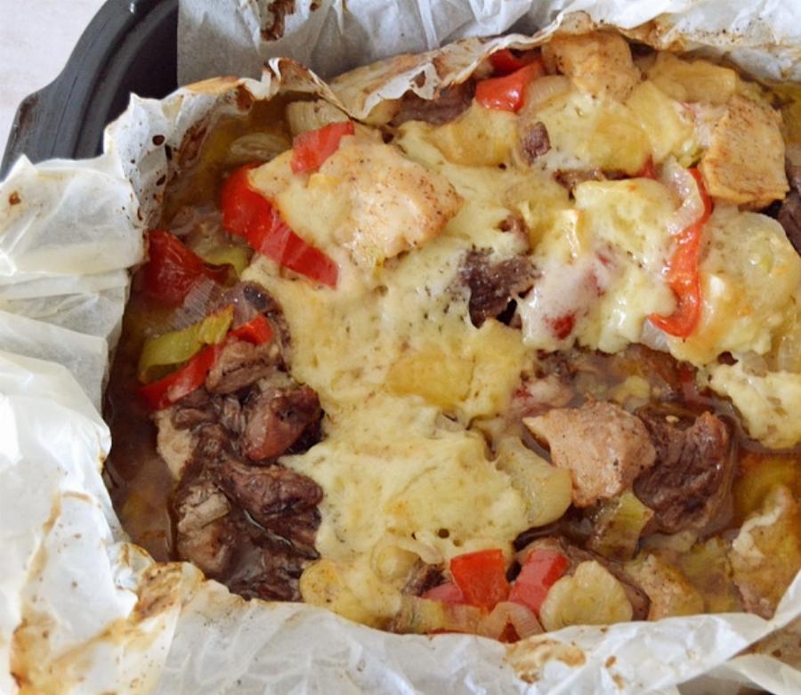 Γκιούλμπασι: Η πεντανόστιμη συνταγή για βγει το κρέας λουκούμι με λαχανικά και κεφαλοτύρι