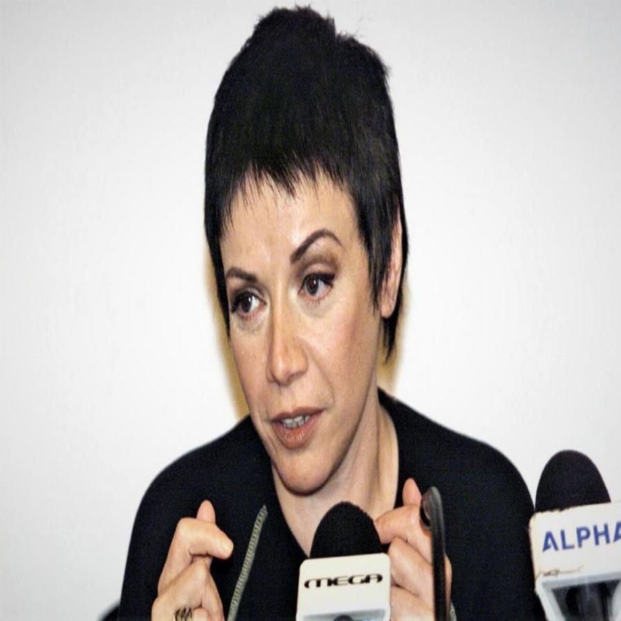 Μαλβίνα Κάραλη: Οι 3 γάμοι, το πρώτο παιδί στα 16 της, η πολύμηνη μάχη με τον καρκίνο, ο άδοξος και πρόωρος θάνατός της στα 50